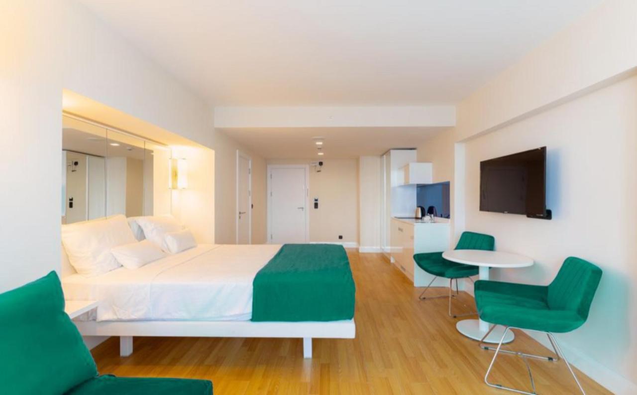 Orbi City - Seaside Apartments Batumi Bagian luar foto