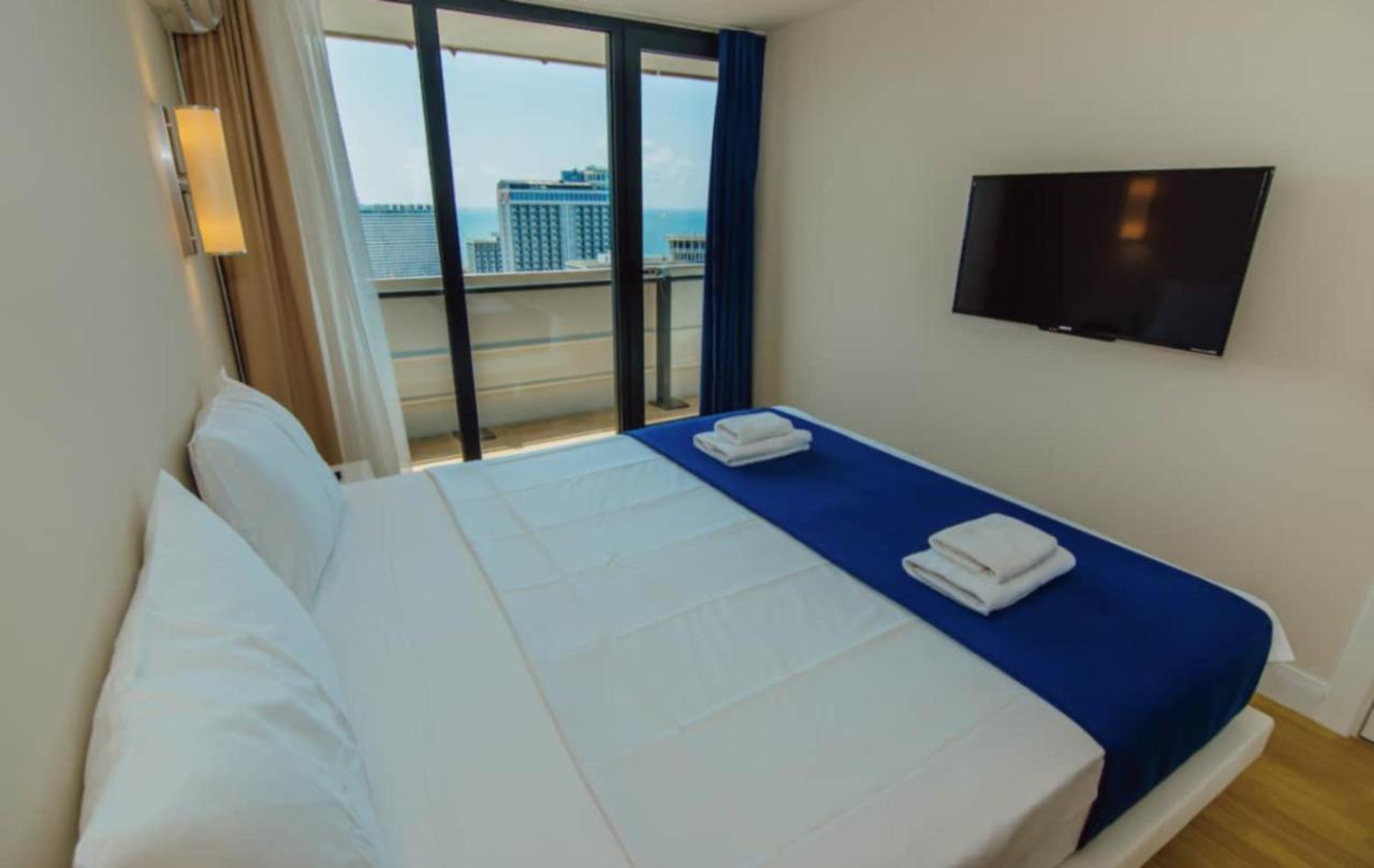 Orbi City - Seaside Apartments Batumi Bagian luar foto