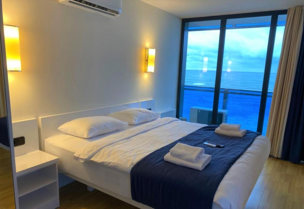 Orbi City - Seaside Apartments Batumi Bagian luar foto