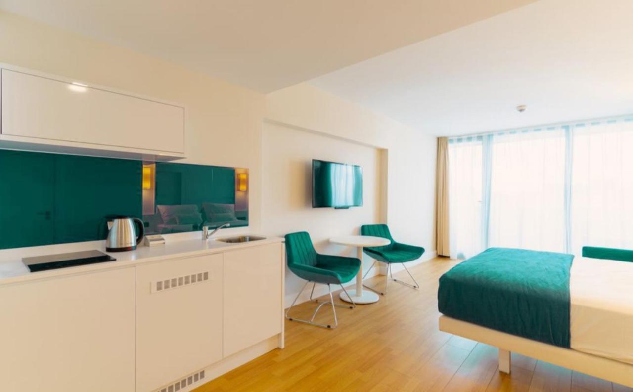 Orbi City - Seaside Apartments Batumi Bagian luar foto