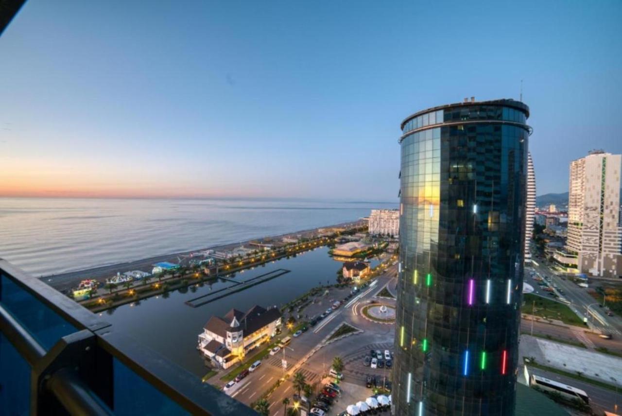 Orbi City - Seaside Apartments Batumi Bagian luar foto