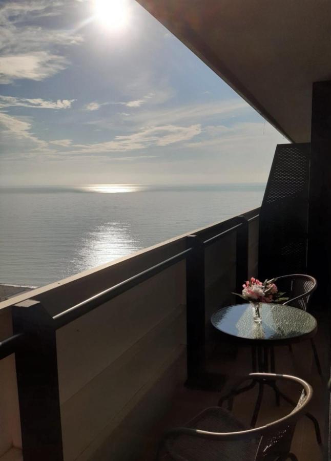 Orbi City - Seaside Apartments Batumi Bagian luar foto
