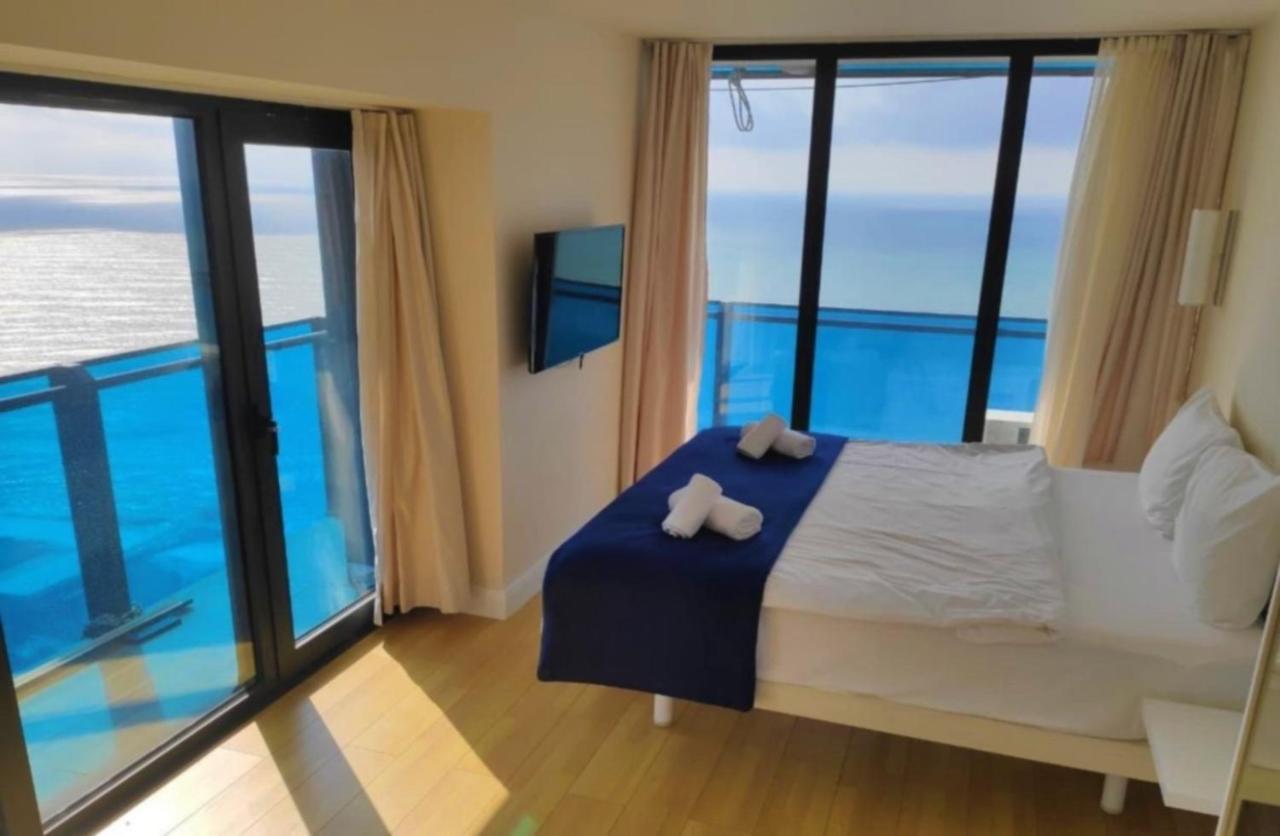 Orbi City - Seaside Apartments Batumi Bagian luar foto